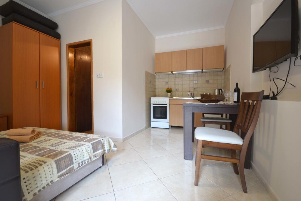 Apartments Dionis Котор Екстер'єр фото